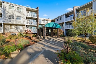 1601 N Innsbruck Dr Unit 220, Fridley, MN 55432