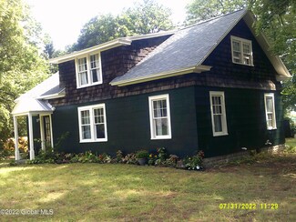 10 Birch Ln, Queensbury, NY 12804