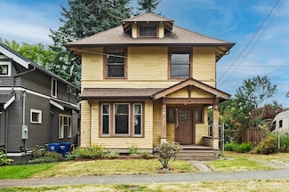 3823 Densmore Ave N, Seattle, WA 98103