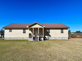 123 Collins St, Hazlehurst, GA 31539