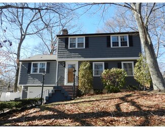 125 Ledgewood Rd, Dedham, MA 02026