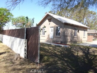 686 E Carillo Ave, Fresno, CA 93725