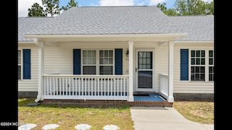 56 Cedar Rd, Southport, NC 28461