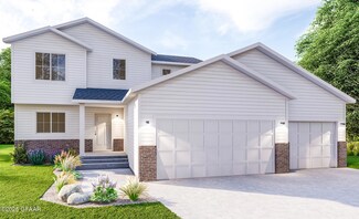 404 Hummel Ct, Grand Forks, ND 58201