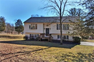 70 Sellersville Dr, East Stroudsburg, PA 18302