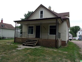 306 Cedar St, Laurel, NE 68745