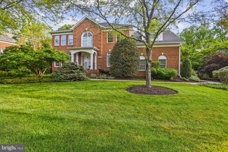 10004 Oakton Plantation Ct, Vienna, VA 22181