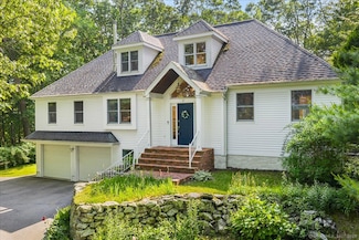 37 Skyline Dr, Groton, CT 06340