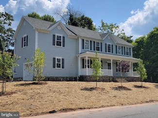 33 Market St, Franklin Township, NJ 08873
