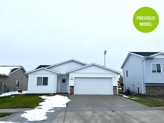 2304 Ivory St, Minot, ND 58703