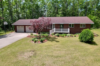 7823 Galbraith Rd, Cheboygan, MI 49721