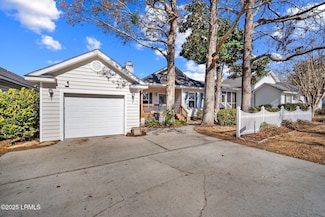 2 Binaker Ct, Beaufort, SC 29902