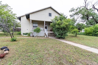 1010 E 3rd St, Clarendon, TX 79226