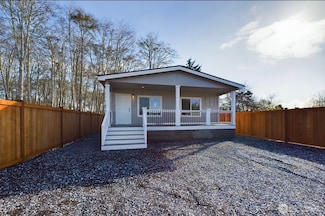 704 N Third St, Westport, WA 98595