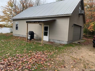 33902 W Birch Shores Dr, Trout Lake, MI 49793