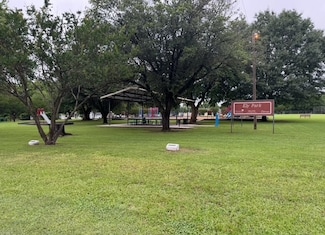 303 W Steadman St, Tom Bean, TX 75090