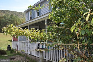 1971 Duckwall Rd, Berkeley Springs, WV 25411