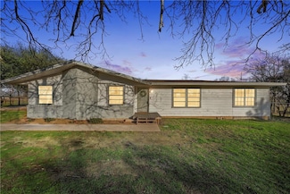 1100 W White Oak Rd, West, TX 76691