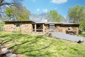 100 S River Rd, Chouteau, OK 74337