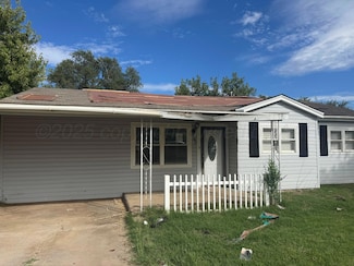 303 S Hazelwood St, Spearman, TX 79081