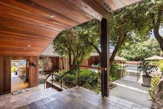 8496 Westway Dr, La Jolla, CA 92037