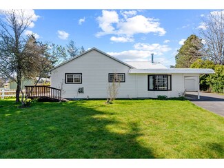 235 Jacobson Rd, Cathlamet, WA 98612