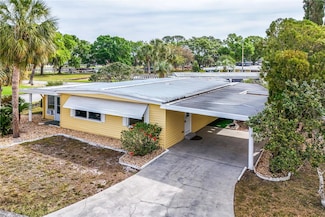 726 Viking Ave, Tavares, FL 32778