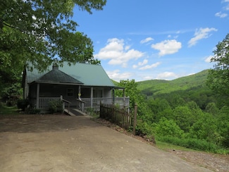 905 Johnson Rd, Hiawassee, GA 30546