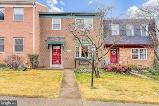 10414 Armstrong St, Fairfax, VA 22030
