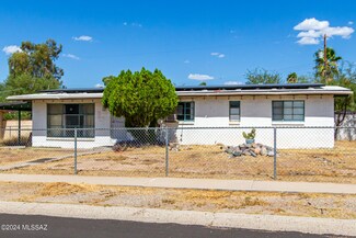 5621 E Scarlett St, Tucson, AZ 85711