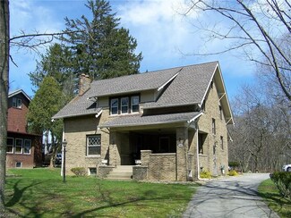 860 N Market St, East Palestine, OH 44413