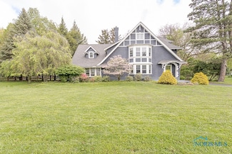 121 Eagle Point Dr, Rossford, OH 43460