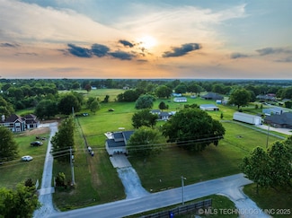 13902 S 241st Ave E, Coweta, OK 74429