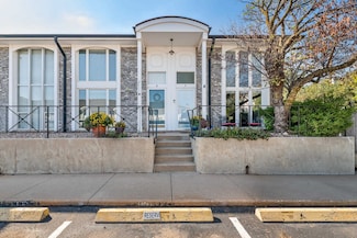 725 N Stackman Dr, Wichita, KS 67203