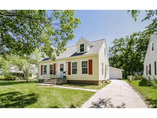 526 Memorial Dr SE, Cedar Rapids, IA 52403