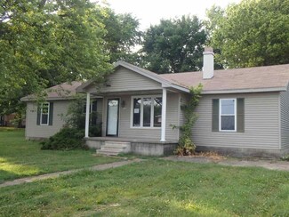 606 E Brummitt St, Owensville, IN 47665