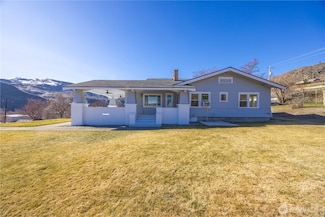 242 3rd St, Chelan Falls, WA 98817