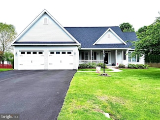 41 Clemson Dr, Falling Waters, WV 25419