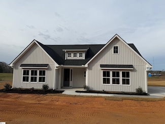 23 Henderson Rd, Gray Court, SC 29645