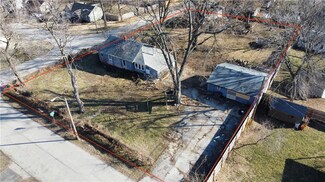 9004 Oak St, Kansas City, MO 64114