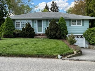 75 Hopeworth Ave, Bristol, RI 02809