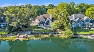8840 Royal Oak Dr, Holland, OH 43528