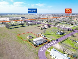 1414 5th St, Lockhart, TX 78644