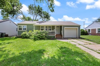 215 Spruce St, Halstead, KS 67056