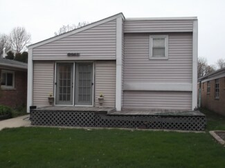 2415 Lyons St, Evanston, IL 60201