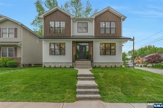 22 Glenwood Dr N, Bergenfield, NJ 07621
