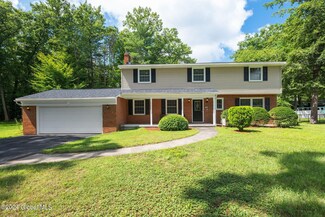 24 Beechwood Dr, Clifton Park, NY 12065