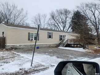 4 E 1st St S, Tamaroa, IL 62888