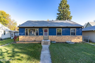 2010 11th Ave N, Grand Forks, ND 58203