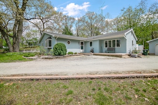 4618 W Hilltop Dr, Kankakee, IL 60901